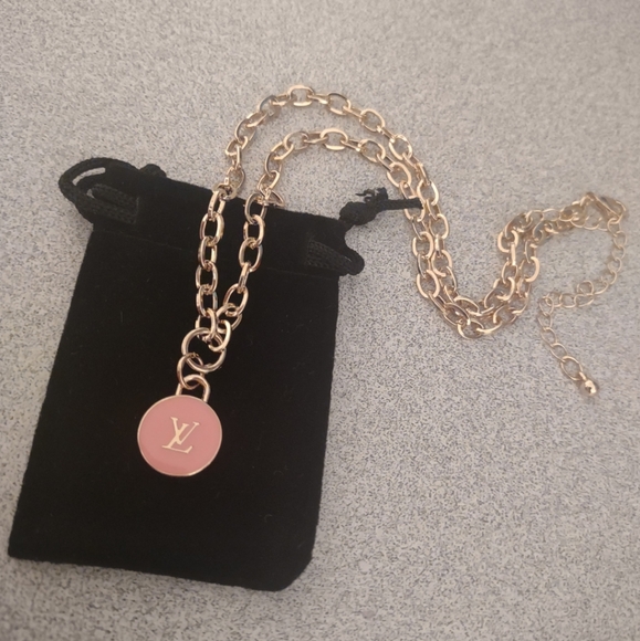 Pink l v pendant necklace brand new - Picture 2 of 3